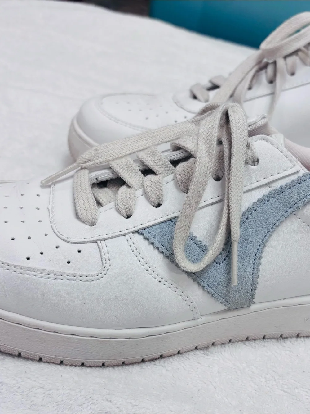 Almost Brand New Victoria Sneakers from Spain - size 40 EURO/ 9 USA - box 11